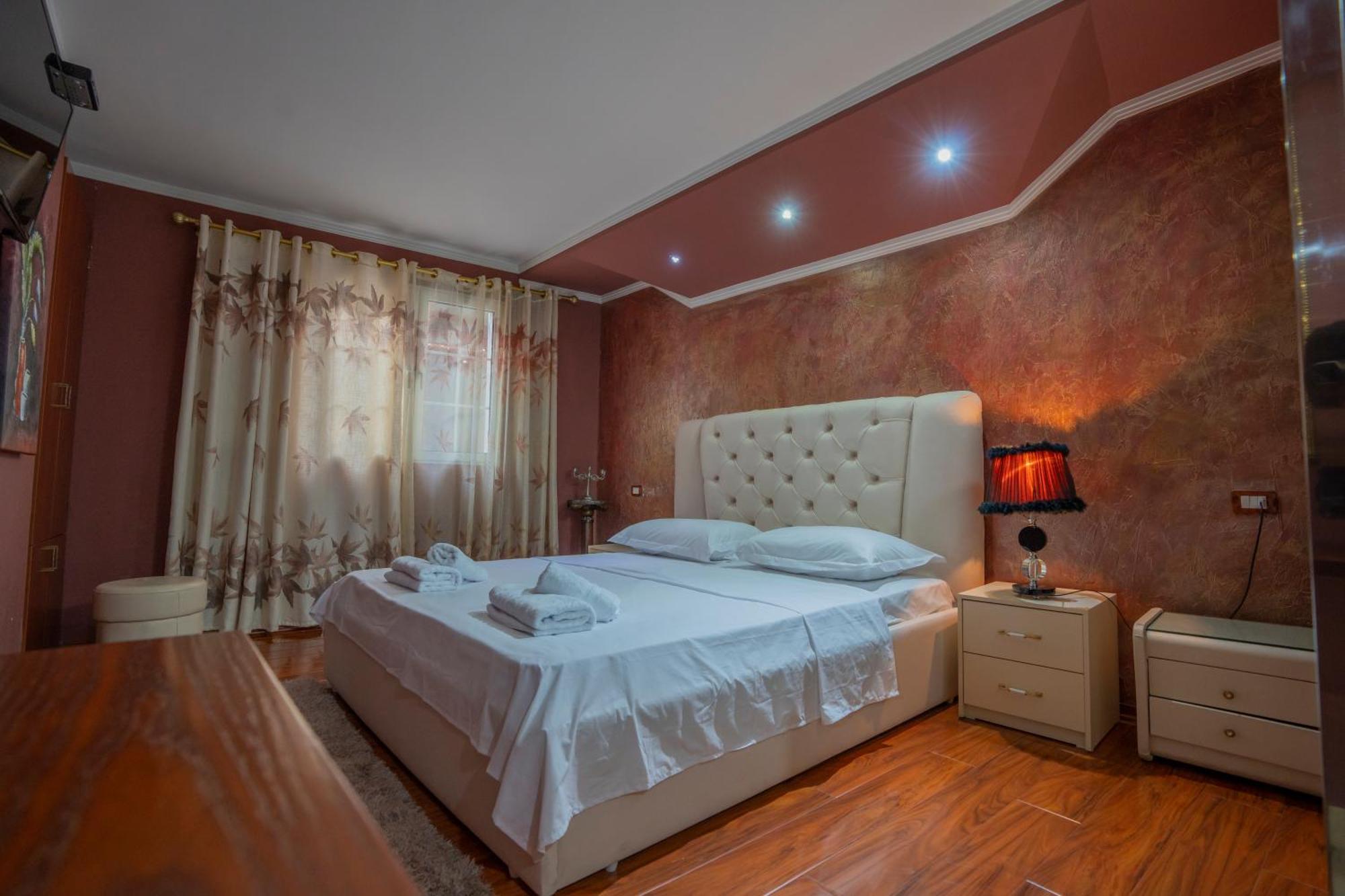 Hotel Carmen Shkodër Esterno foto