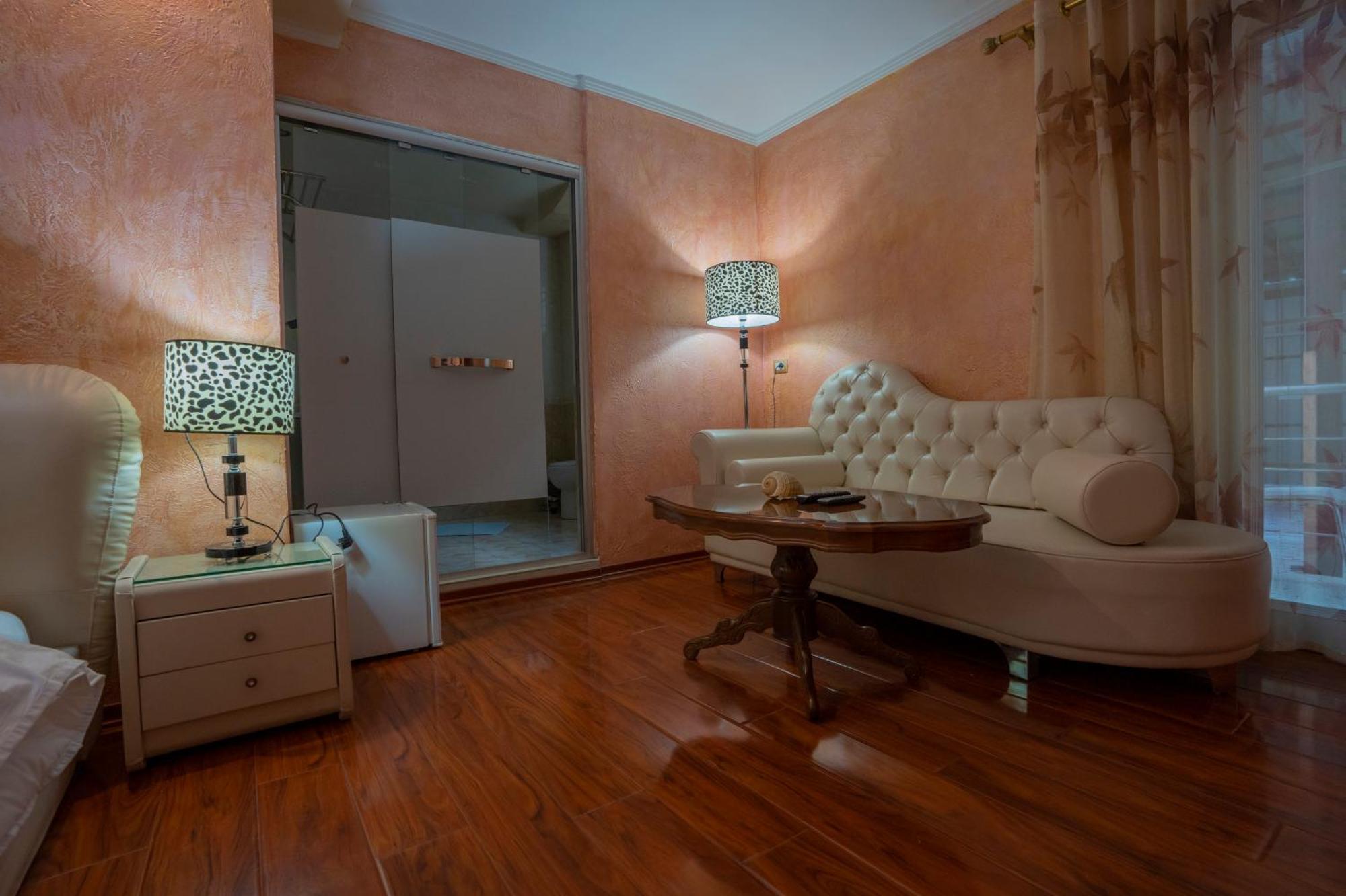 Hotel Carmen Shkodër Esterno foto